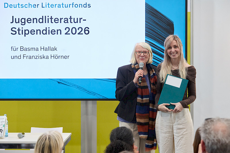 &Uuml;bergabe der Urkunde an Franziska H&ouml;rner durch Regula Venske